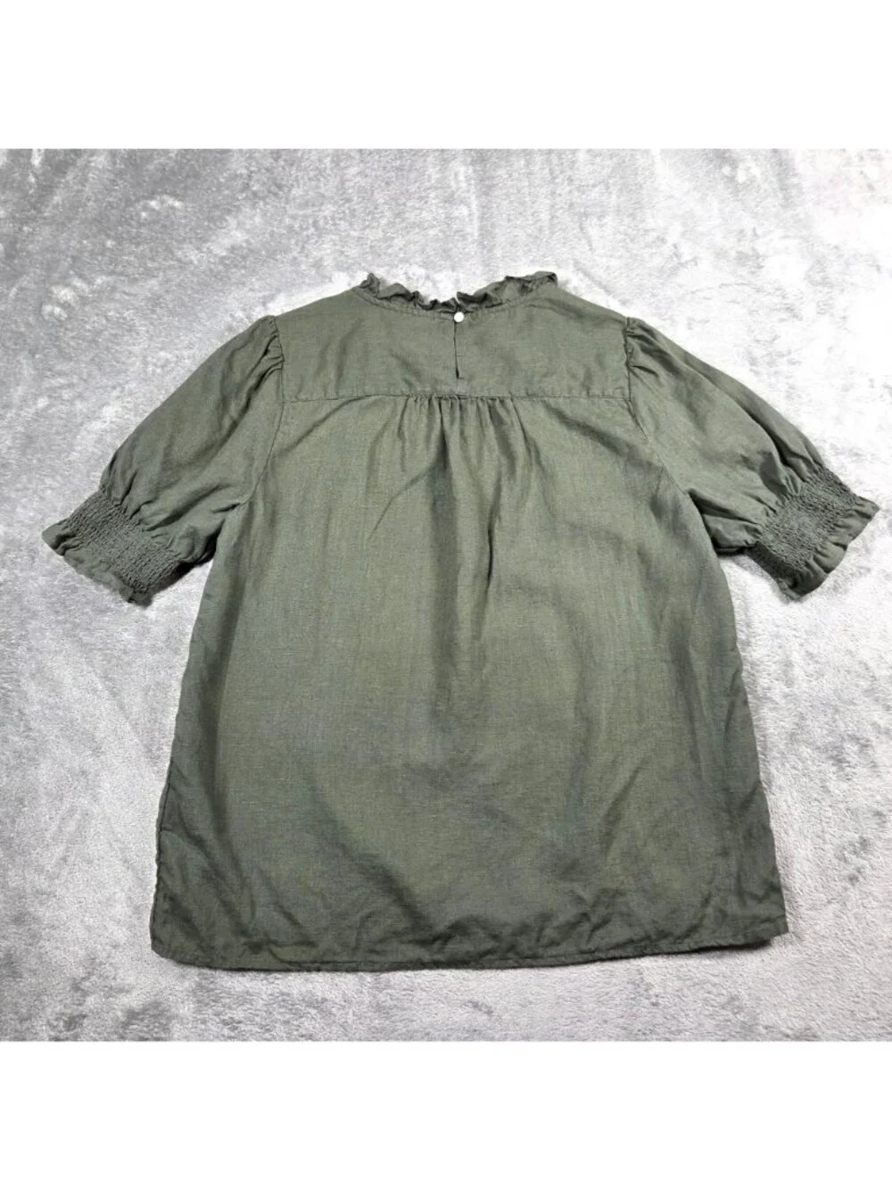 J Crew Top Small Green Linen Smocked Puff Sleeve Preppy Ruffle Trim Beach Blouse